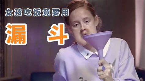 这个女孩她的脸上，竟然没有嘴巴，平常吃饭都要用一根管子塞进衣服里_腾讯视频