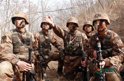春季，在山林地展开一场战术训练 - 中国军网