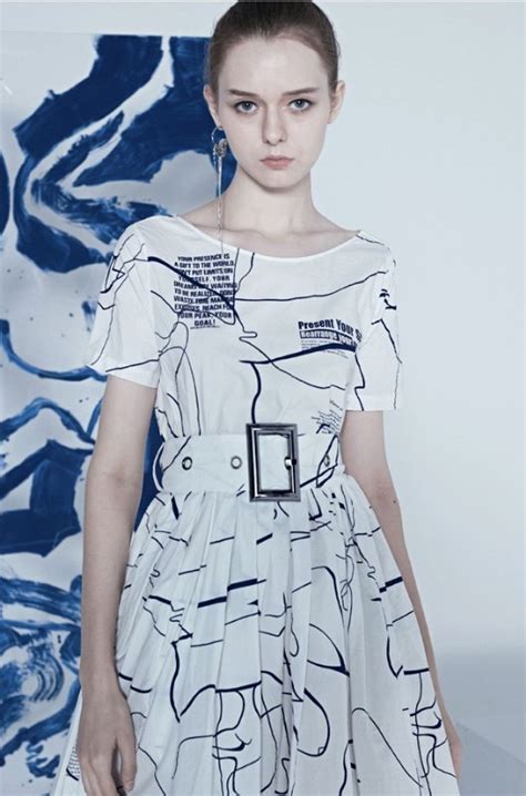 S·DEER圣迪奥女装2020夏季蓝色主题创意概念片_图库_资讯_时尚品牌网