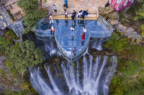 清远4天古龙峡玻璃桥+古龙九瀑+漂流+新银盏温泉+洞天仙境+仙桥地下河+拓展+峰林小镇