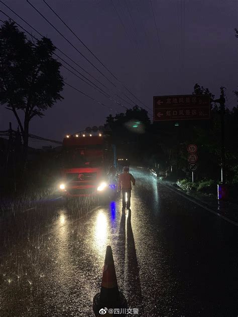 汶马高速和国道317受泥石流阻断道路已恢复通行-天府龙泉驿