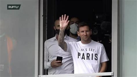 最新消息！梅西正式抵达巴黎！身穿巴黎T恤挥手致意 - 国际 - 黔东南信息港