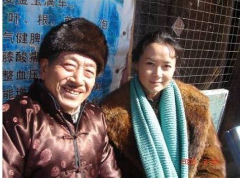 73岁王奎荣的娇妻，比他小37岁，爱情果然不分年龄！
