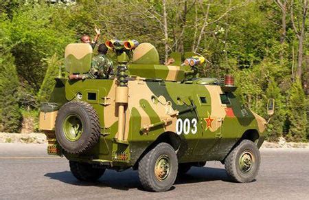 我伞兵部队列装的新型4×4轮式装甲车在珠海航展中展出__凤凰网