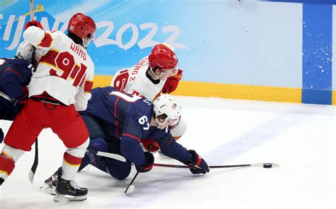 中国男子冰球历史首登冬奥舞台 0-8不敌美国队_手机新浪网