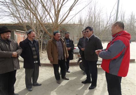 和田地区领导慰问新疆分院住阿依玛克村工作组--新疆理化技术研究所