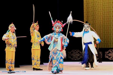 Hebei: Artistas interpretan la Opera de Pekín en un teatro en ...