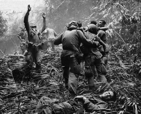惨烈死亡线 越战结束35周年战地摄影名作