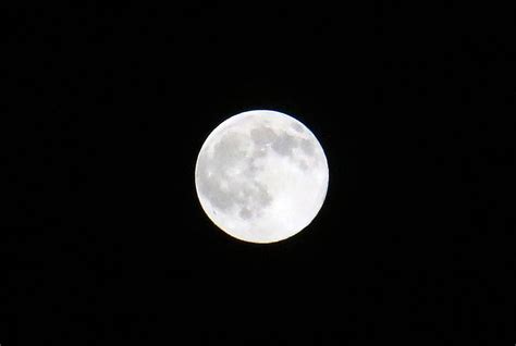天上的月亮和云图片-天上的月亮和云素材-高清图片-摄影照片-寻图免费打包下载