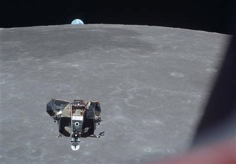 宇航员登月看到了什么？为何返回地球后，都相信“神”的存在|阴谋论|阿姆斯特朗|登月_新浪新闻