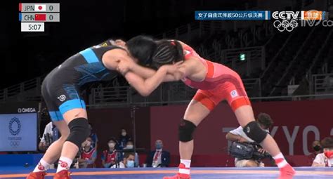 祝贺！孙亚楠夺得摔跤女子自由式50公斤级银牌_京报网