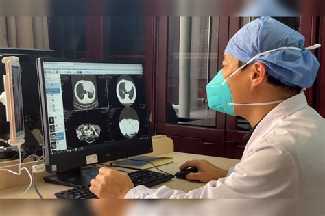 探访朝阳医院互联网诊室 “云就诊”推出“新冠感染在线问诊”