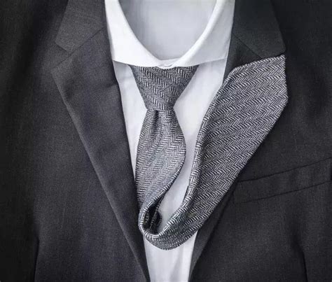 【图】盘点黑色西装配什么领带好看 教你搭配得体领带_黑色西装配什么领带_伊秀服饰网|yxlady.com