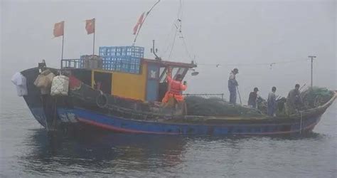 忍无可忍！大陆渔船强势冲撞台湾“海巡艇”(含视频)_手机新浪网
