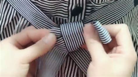衣服领口大改小的妙招，只需缝几针一拉就收小，方法简单一看就会