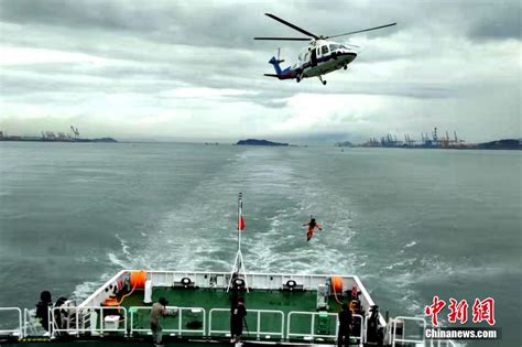 “海巡06”轮“联手”专业救助直升机 在厦漳海域开展巡航搜救一体化行动-新闻中心-温州网