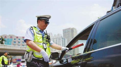 在国外酒驾会怎么样呢？新加坡查到第二次酒驾，将会被鞭子抽打|酒驾|鞭子|处罚_新浪新闻