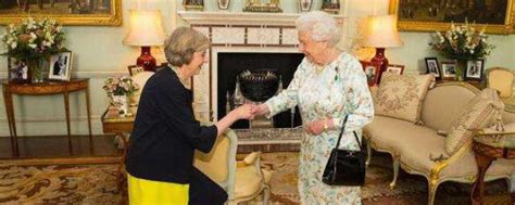 英国女王偕皇室成员出席嘉德勋章受勋仪式 -搜狐大视野-搜狐新闻