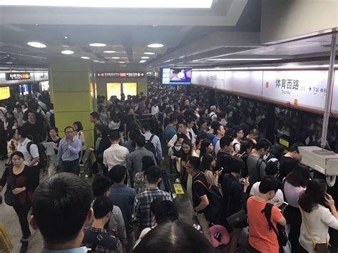 中国人流量最多的地铁线，一天可达250万，乘客：挤到你怀疑人生