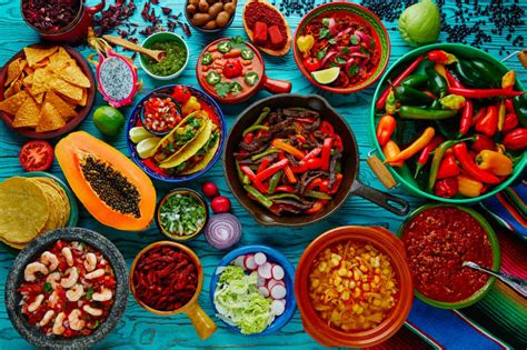 餐桌上美味的食物图片-色彩鲜艳的墨西哥食物素材-高清图片-摄影照片-寻图免费打包下载