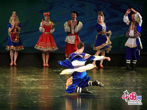 民族舞《欢乐的跳吧》：欢快新疆舞视频，单色舞蹈中国舞教练班_腾讯视频
