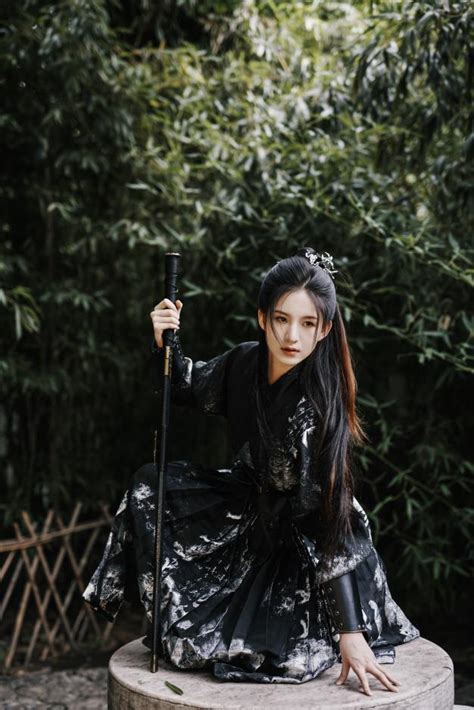 古风头像女生真人黑衣人