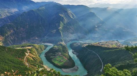 2023怒江大峡谷游玩攻略,...的江带，蓝蓝的天，白白的...【去哪儿攻略】