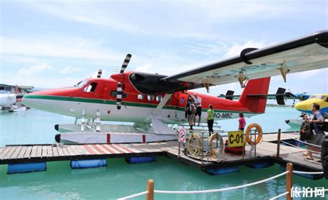 马尔代夫的双水獭红色水上飞机高清图片下载-正版图片300654681-摄图网
