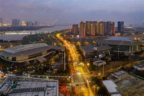 武汉城市天际线日落建筑群三角湖航拍摄影图配图高清摄影大图-千库网