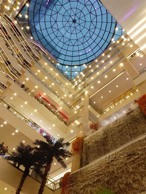 实拍西安赛格国际购物中心，大扶梯大瀑布空中花园停车场太感撼了