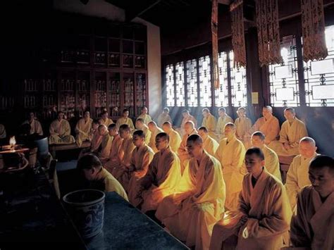 北京佛教居士林从青海塔尔寺迎请回一尊弥勒菩萨像(图)