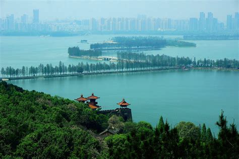 武汉“巨无霸”湖泊走红，面积是西湖的6倍，距黄鹤楼半小时车程