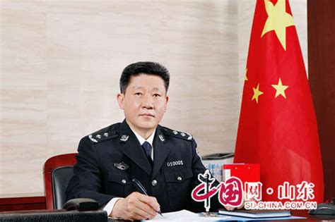 与特警队员、功勋警犬亲密接触，“高中生进警营”开放活动在上海公安学院拉开序幕