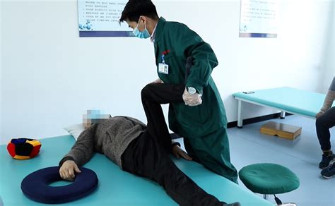 早期介入康复，让脑卒中偏瘫病人正常走路-蚌埠医科大学