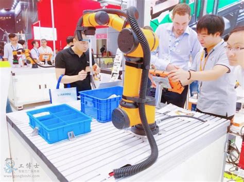 中国工业协作机器人的开创者——遨博新闻中心遨博机器人服务商