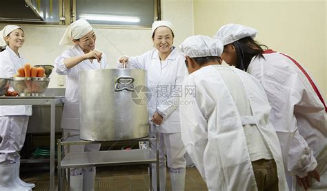 中年女性食堂做饭高清图片下载-正版图片502151666-摄图网