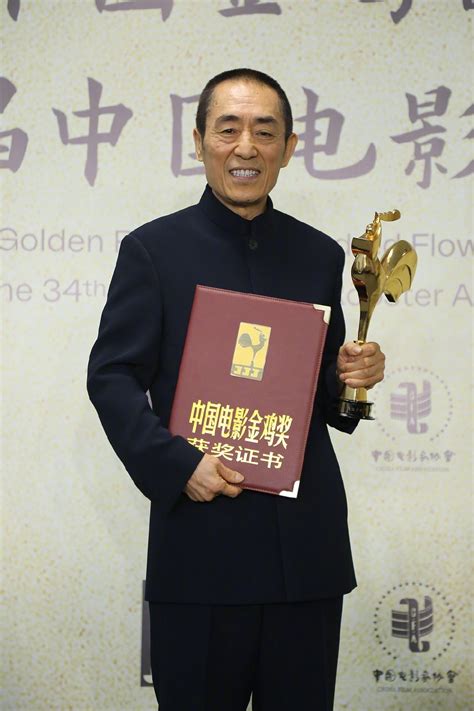 张艺谋凭借《悬崖之上》获得第34届金鸡奖最佳导演……