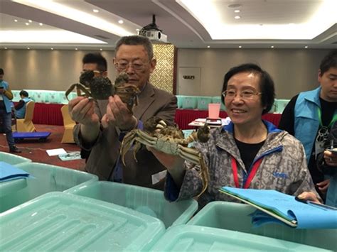 上海海洋大学第十二届蟹文化节暨2018年“王宝和杯”全国河蟹大赛举行
