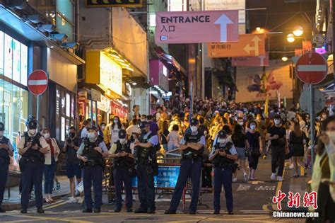 万圣节期间香港警方在兰桂坊一带实施人群管制措施 - 世相 - 新湖南