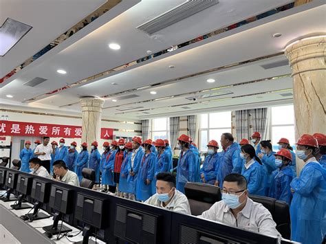 临朐公司开展“安全生产月”职工家属进厂参观活动