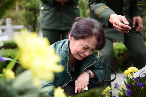 儿子牺牲后 温州这位母亲成了近2000名消防员的“妈妈”-新闻中心-温州网