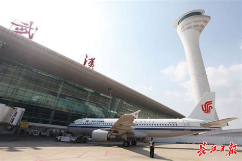 武汉机场客流加快恢复 双节期间旅客吞吐量达52万人次_民航_资讯_航空圈