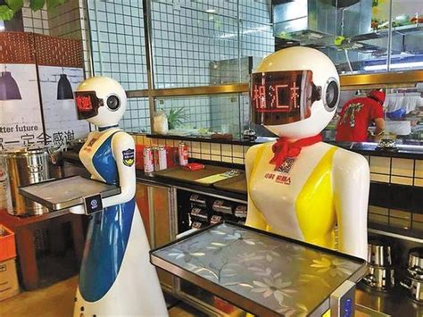 迎宾点菜、炒菜、送餐 机器人还能“陪聊”_深圳新闻网