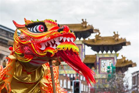 Dragon Dance - Chinese Customs