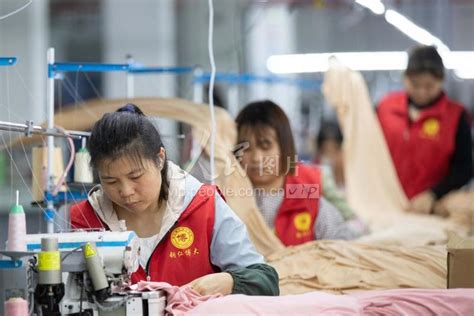 贵州铜仁：微工厂就业 家门口增收-人民图片网