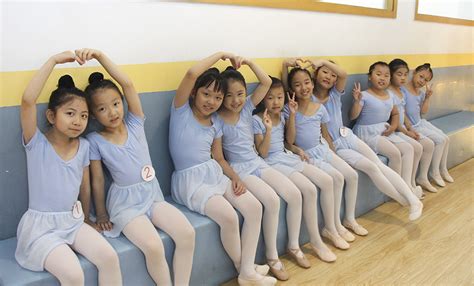 中国舞技巧名称及图解,舞蹈技巧名称带图,舞蹈基本功名称及动作_大山谷图库
