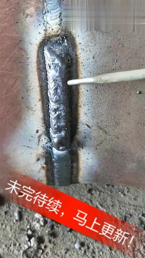 实拍电焊气刨清根作业，看似是个粗活实则技术要求高，你觉得呢？