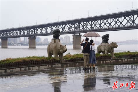 2018年8月3日，福建省永安市出现局地强降水，在气象观测场附近形成明显的雨幡现象。 汤珺琳 摄影-中国气象局政府门户网站