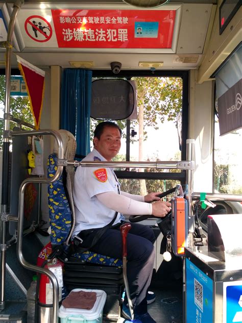 长沙市已对2072辆公交车进行智能化改造——智慧公交自带红绿灯 - 新湖南客户端 - 新湖南