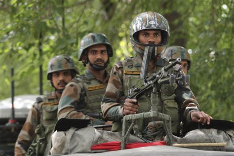 印度陆军参谋长中印边境做战前动员，视察第14军团作战准备|印度陆军|印军|中印边境_新浪新闻